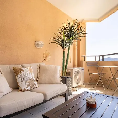 L'azur Avec Terrasse Vue Et Esterel, Piscine Pres Des Plages *