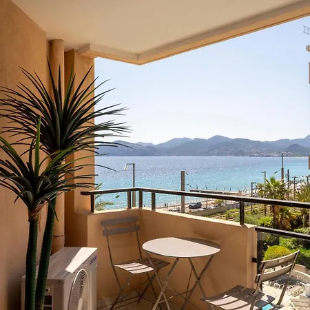 L'azur Avec Terrasse Vue Et Esterel, Piscine Pres Des Plages Apartment